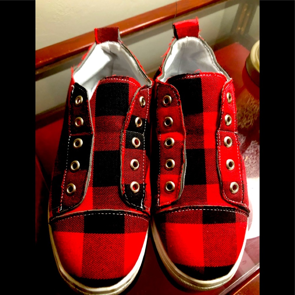Laceless sneaker